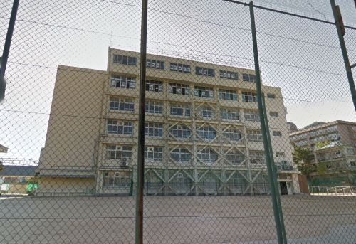 神戸市中央区琴ノ緒町1丁目のマンション(神戸市立葺合中学校)