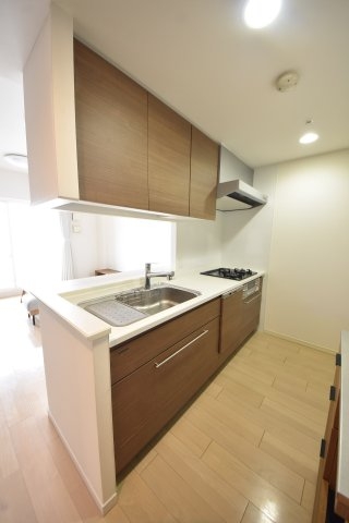 ヌーヴェルワイズ灘駅前