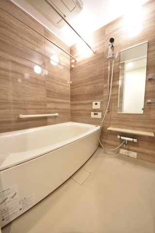 ヌーヴェルワイズ灘駅前