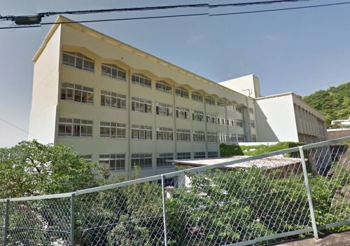 神戸市中央区布引町１丁目のマンション(神戸市立布引中学校)