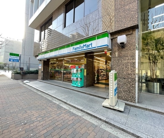 ワコーレ神戸三宮トラッドタワー(ファミリーマート貿易センター駅前店)