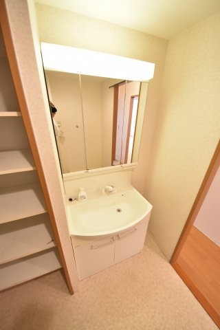 神戸市中央区港島中町３丁目のマンション