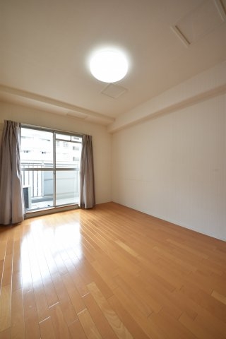 神戸市中央区港島中町３丁目のマンション