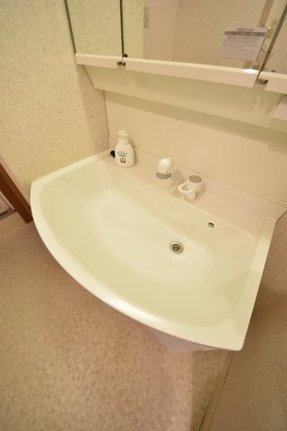 神戸市中央区港島中町３丁目のマンション