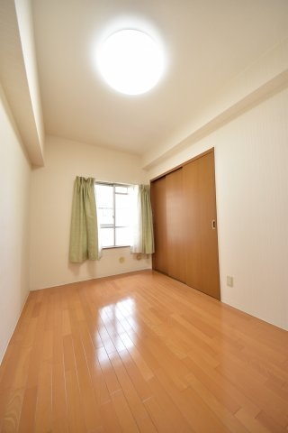 神戸市中央区港島中町３丁目のマンション