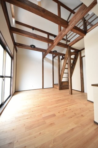 日暮通1丁目貸家