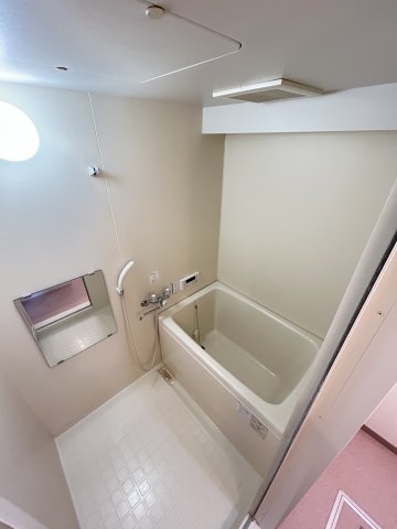 ユニバーサルビル