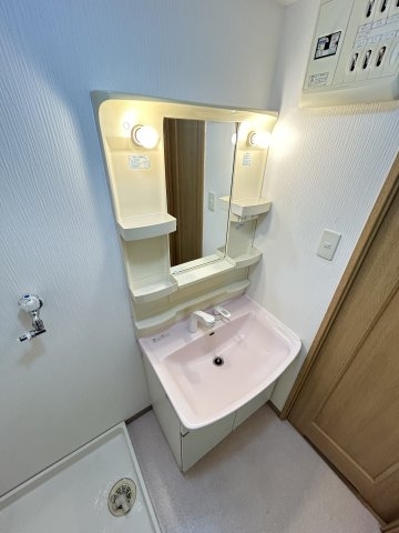 ユニバーサルビル