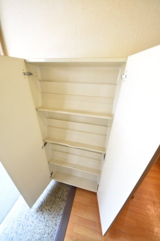 ウインデイア中山手B