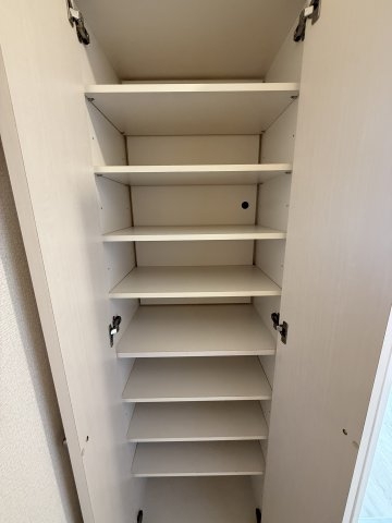 ラ・ウェゾン塚本通