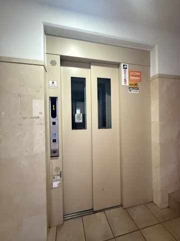 ラ・ウェゾン塚本通
