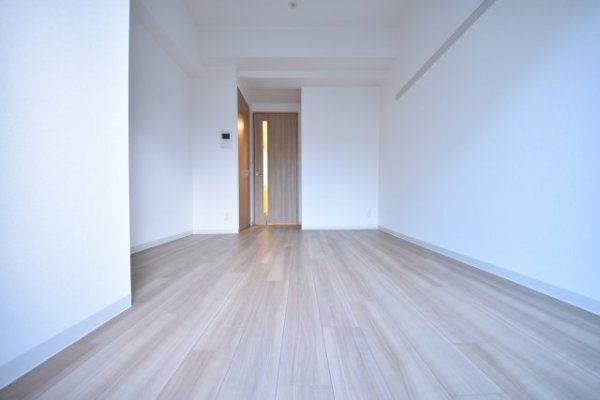 プレサンスみなと元町駅前