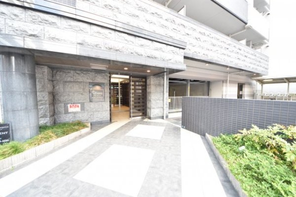 プレサンスみなと元町駅前