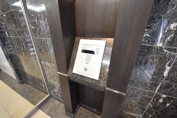 プレサンスみなと元町駅前