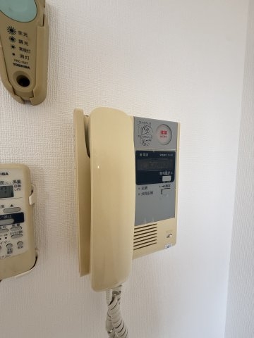ラ・ウェゾン塚本通