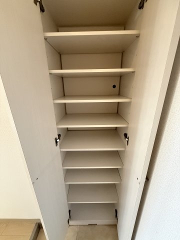 ラ・ウェゾン塚本通