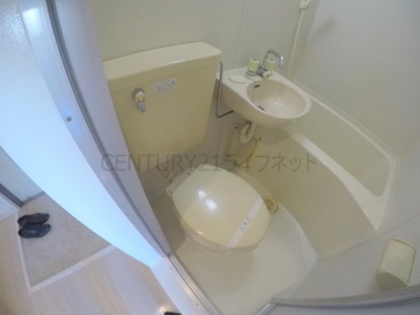 thehouseesakaEAST