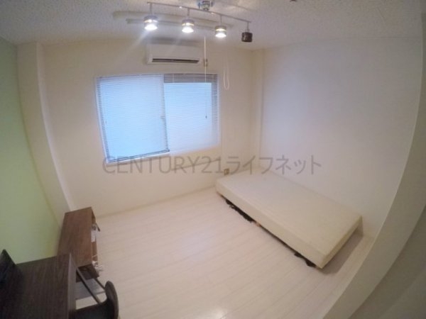 thehouseesakaEAST
