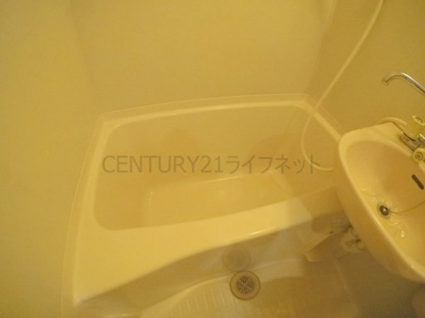 thehouseesakaEAST