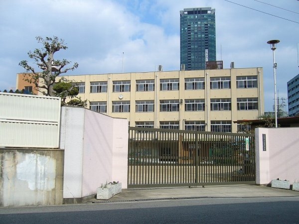 コンフォリア新梅田(大阪市立上福島小学校)