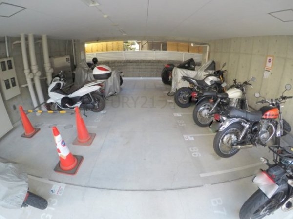 セレニテ江坂四番館