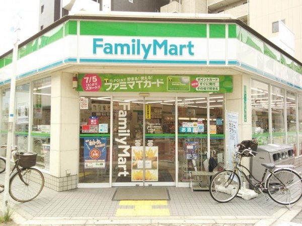 大阪市淀川区三国本町3丁目のアパート(ファミリーマート阪急三国駅西店)