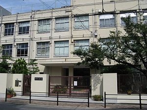 大阪市淀川区三国本町3丁目のアパート(大阪市立三国小学校)