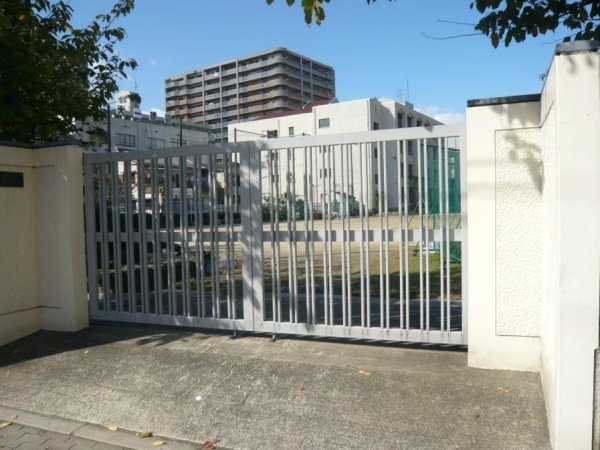 ノースヴィレッジ伍番館(大阪市立中津小学校)
