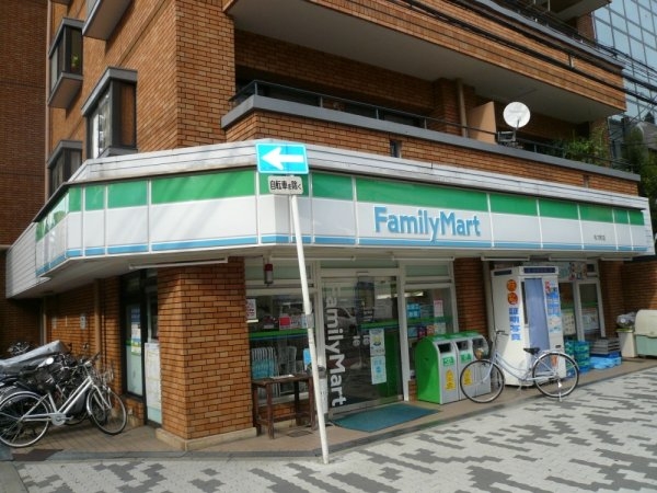 レジュールアッシュ梅田イースト(ファミリーマート与力町店)