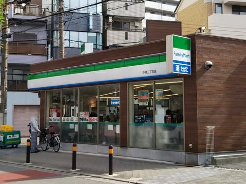 プレサンス梅田北ザ・ライブ(ファミリーマート中津三丁目店)