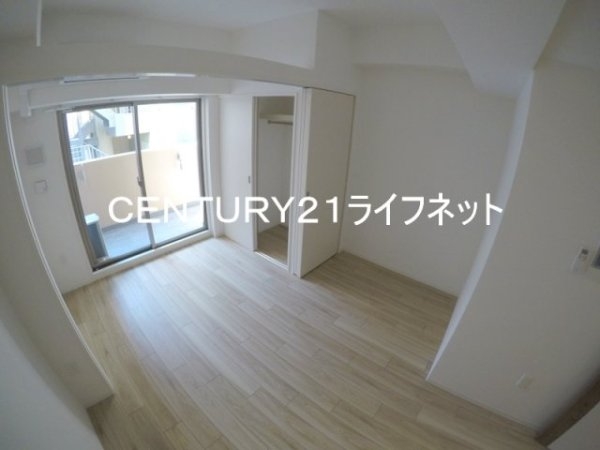 セレニテ江坂グランデ
