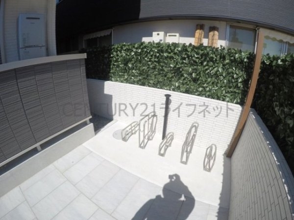 アドール