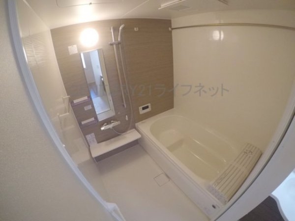 アドール