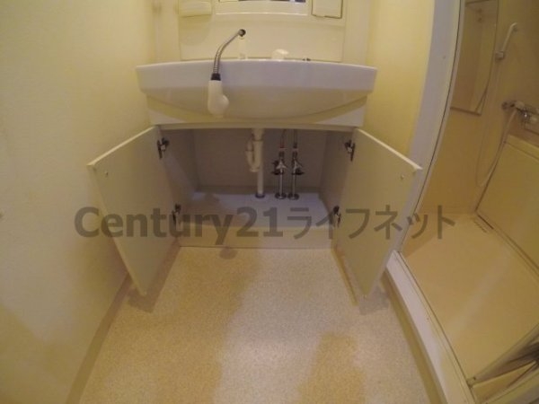 ウィスタリア新北野