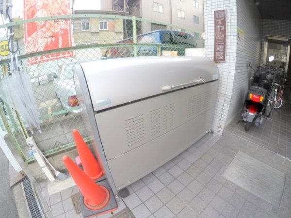 ロイヤル三津屋