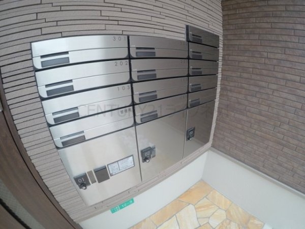 大阪市淀川区十三東１丁目のアパート