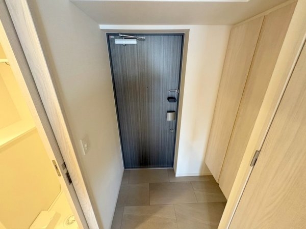 コンフォリアリヴ新大阪西宮原ソルテラス(玄関)