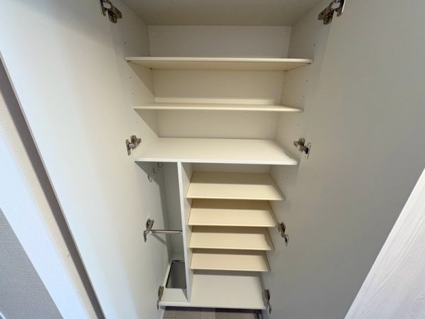 コンフォリアリヴ新大阪西宮原ソルテラス(玄関)