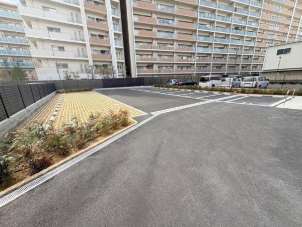 コンフォリアリヴ新大阪西宮原ソルテラス(駐車場)