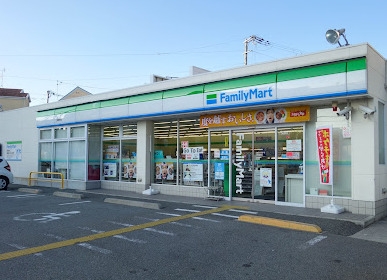 エスタブレK.W.N(ファミリーマート三津屋中店)