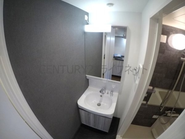 プレサンス江坂クォーレ