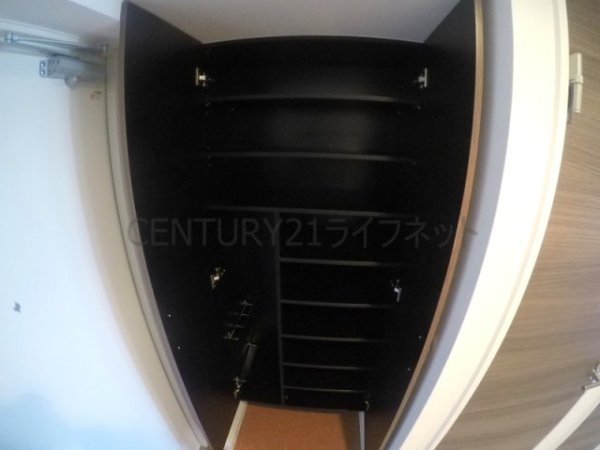 ラグゼ新大阪アルファ(玄関)
