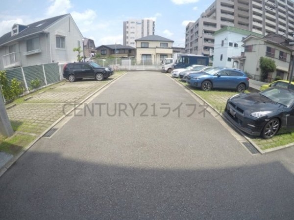 ドミトリオ仁王田(駐車場)