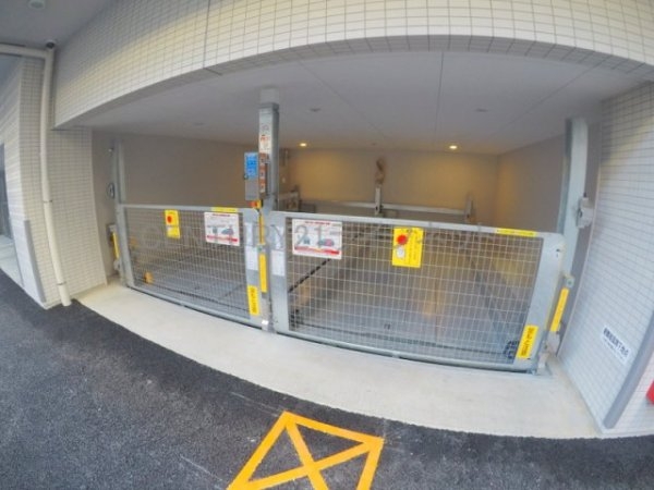 ファーストフィオーレ江坂グレイス(駐車場)
