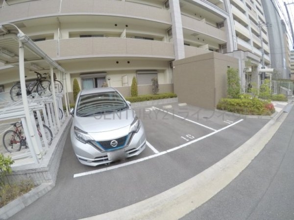 小西マンション(駐車場)
