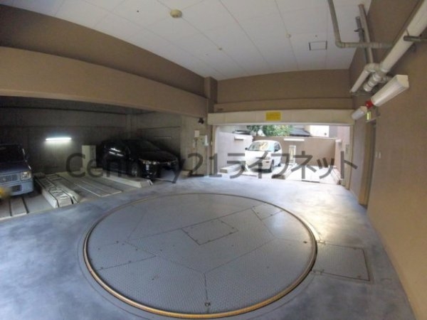 ラナップスクエア東梅田(駐車場)