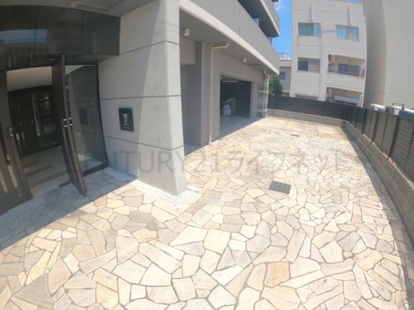 ダブルスタイル新大阪(駐車場)