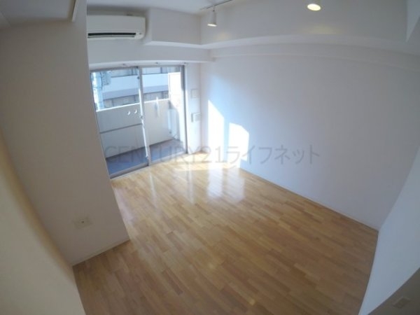 セレニテ江坂四番館
