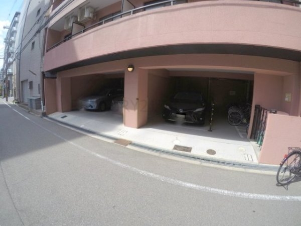 ルミエ新大阪(駐車場)