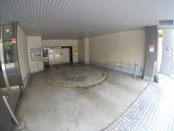 東明マンション江坂(駐車場)